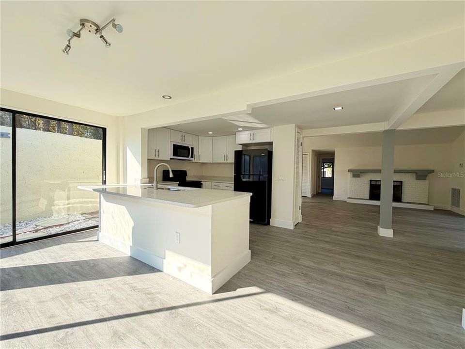 For Sale: $275,000 (3 beds, 2 baths, 1464 Square Feet)