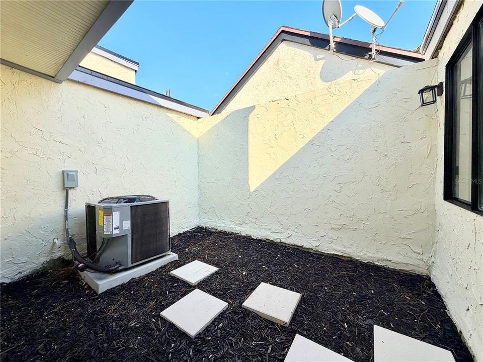 For Sale: $275,000 (3 beds, 2 baths, 1464 Square Feet)