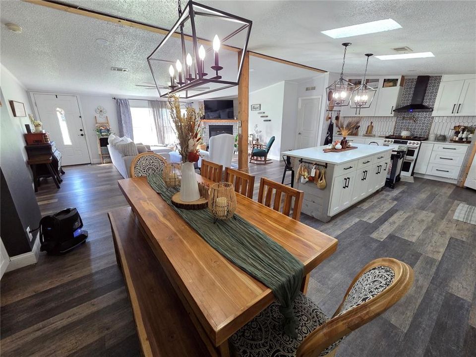 For Sale: $399,000 (5 beds, 3 baths, 2280 Square Feet)