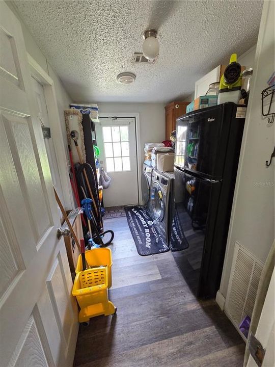 For Sale: $399,000 (5 beds, 3 baths, 2280 Square Feet)