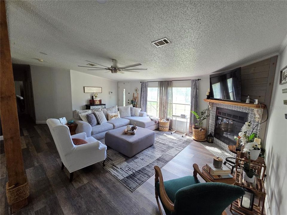 For Sale: $399,000 (5 beds, 3 baths, 2280 Square Feet)