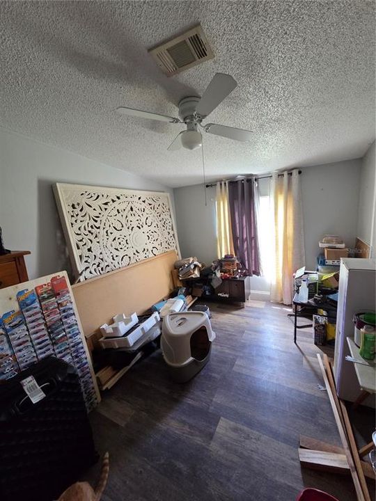 For Sale: $399,000 (5 beds, 3 baths, 2280 Square Feet)