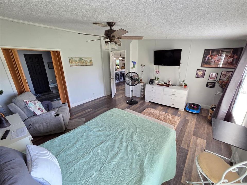 For Sale: $399,000 (5 beds, 3 baths, 2280 Square Feet)