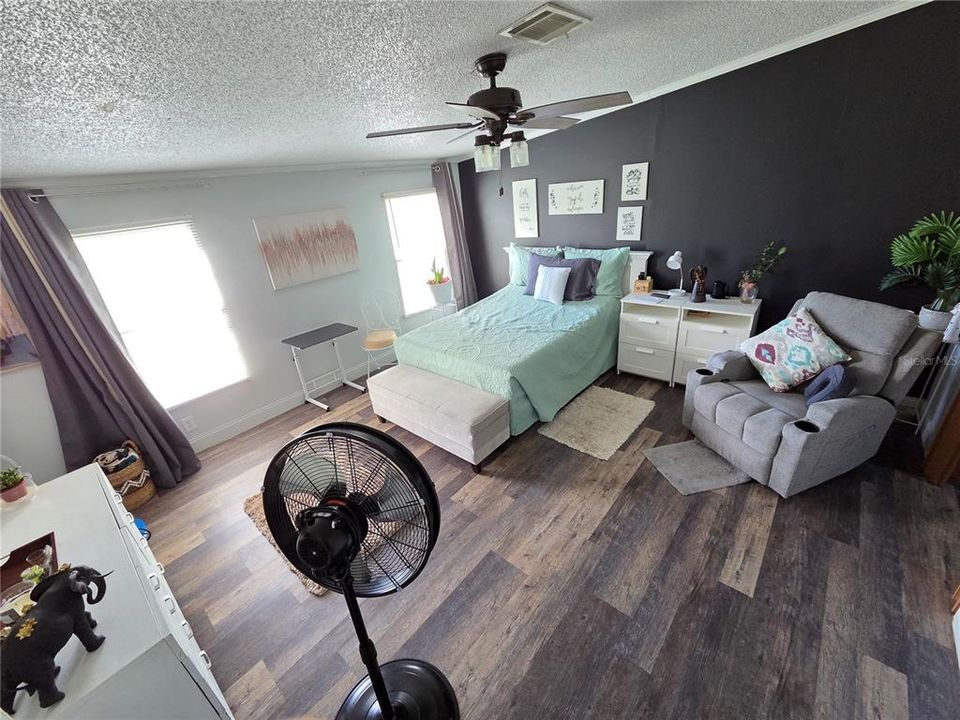 For Sale: $399,000 (5 beds, 3 baths, 2280 Square Feet)