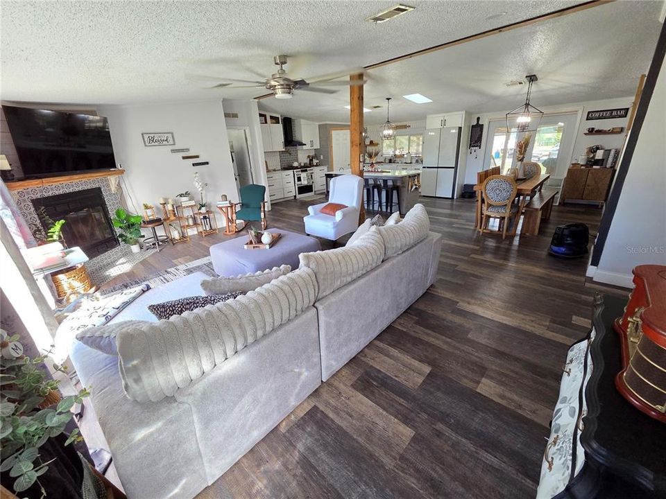 For Sale: $399,000 (5 beds, 3 baths, 2280 Square Feet)