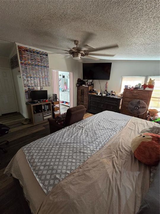 For Sale: $399,000 (5 beds, 3 baths, 2280 Square Feet)