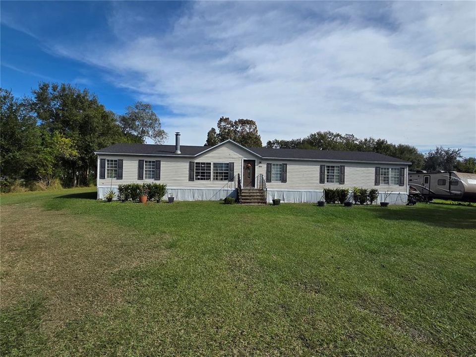 For Sale: $399,000 (5 beds, 3 baths, 2280 Square Feet)