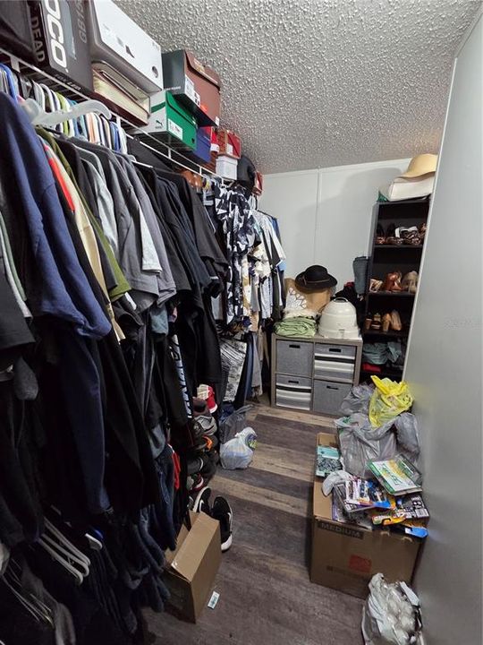 For Sale: $399,000 (5 beds, 3 baths, 2280 Square Feet)