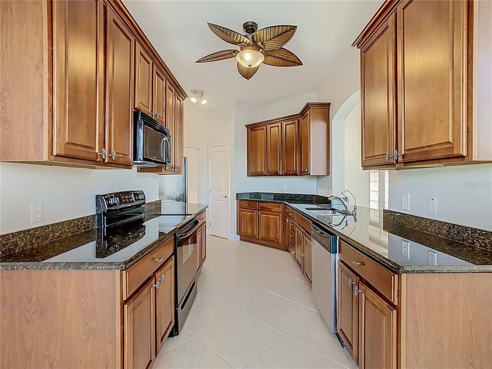 На продажу: $500,000 (3 спален, 2 ванн, 1940 Квадратных фут)