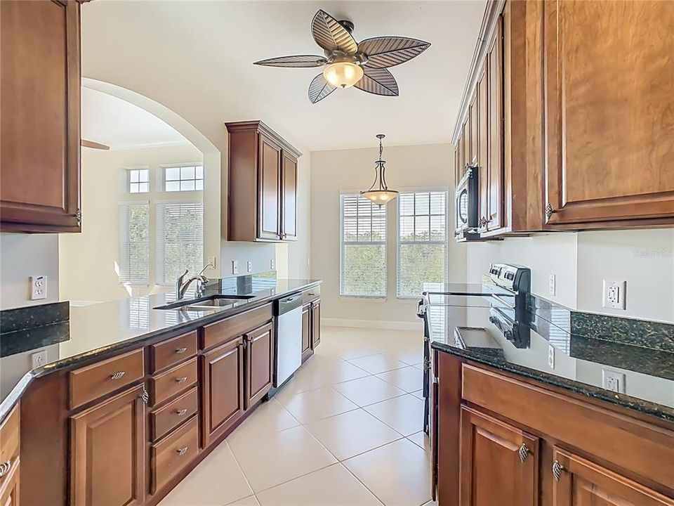 На продажу: $500,000 (3 спален, 2 ванн, 1940 Квадратных фут)