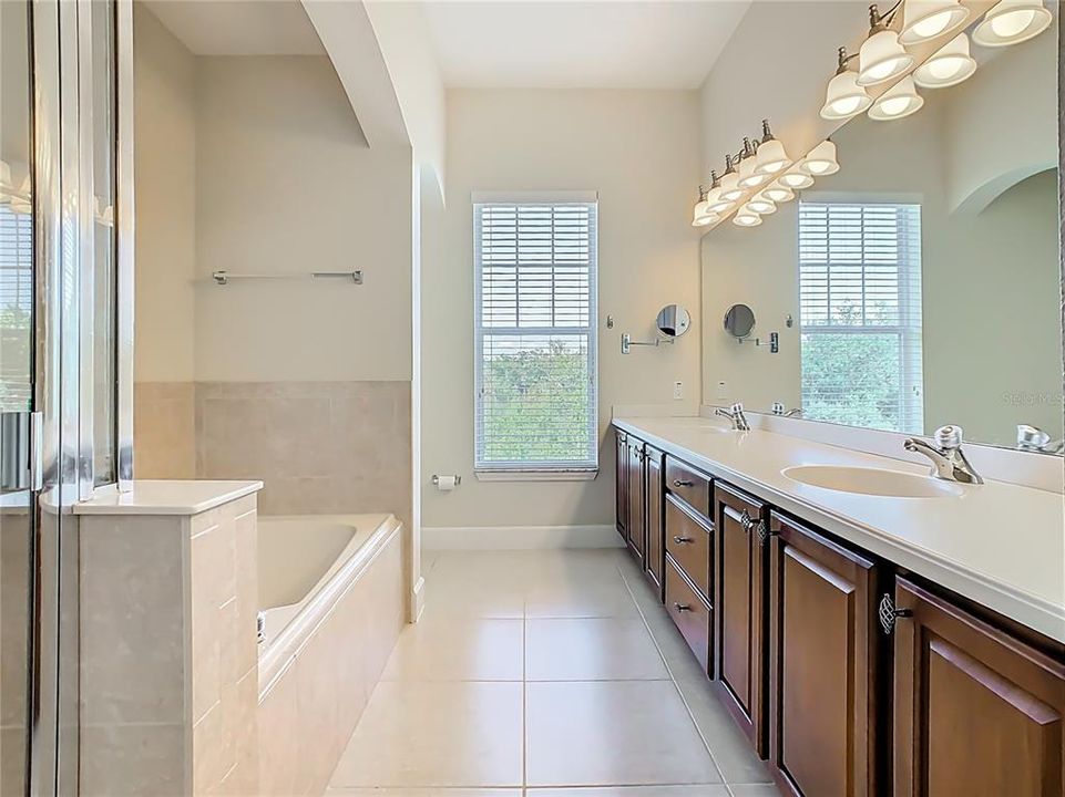 На продажу: $500,000 (3 спален, 2 ванн, 1940 Квадратных фут)