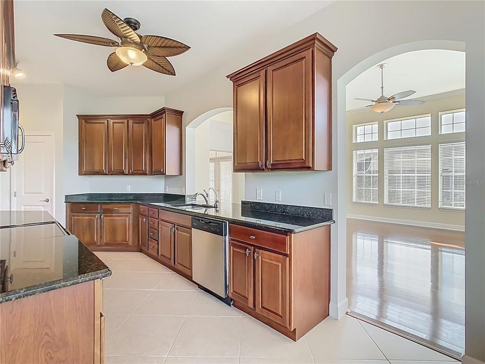 На продажу: $500,000 (3 спален, 2 ванн, 1940 Квадратных фут)