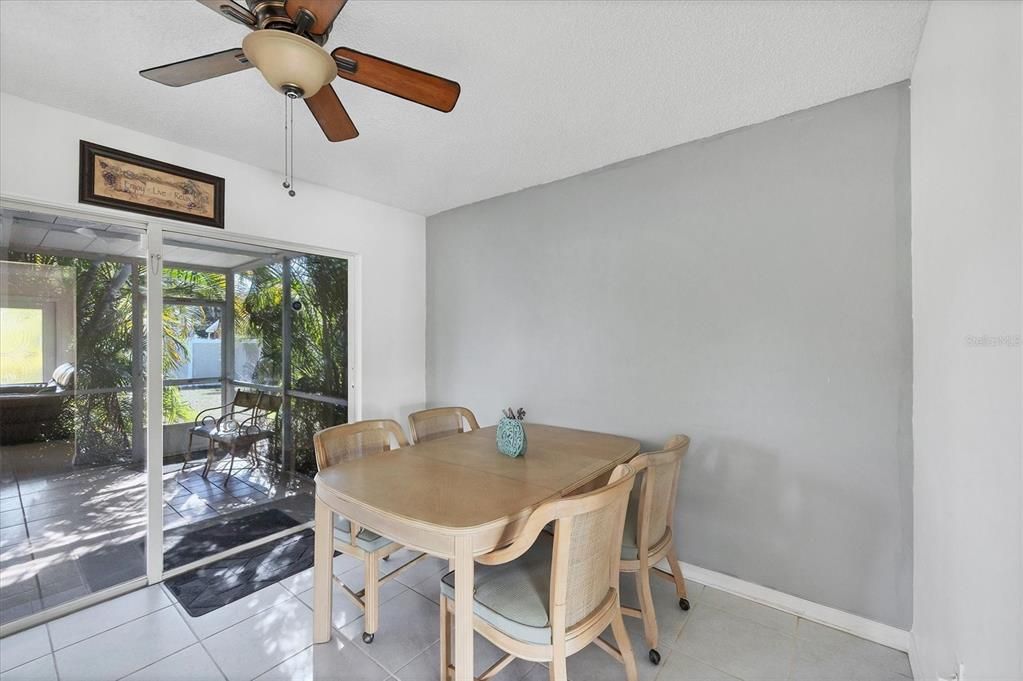 待售: $245,000 (3 贝兹, 3 浴室, 1344 平方英尺)