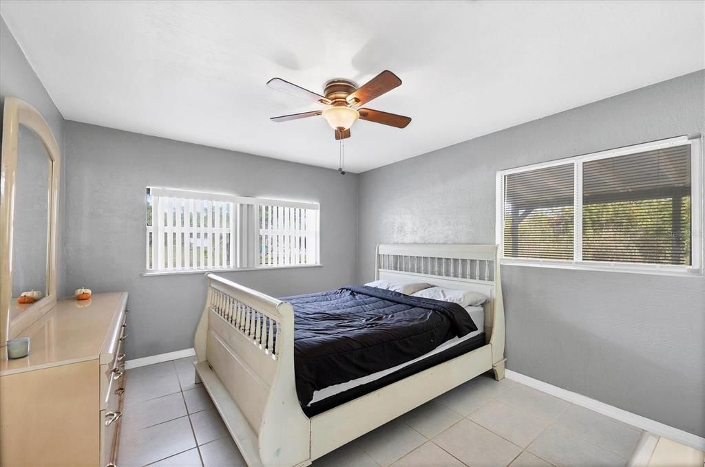 待售: $245,000 (3 贝兹, 3 浴室, 1344 平方英尺)