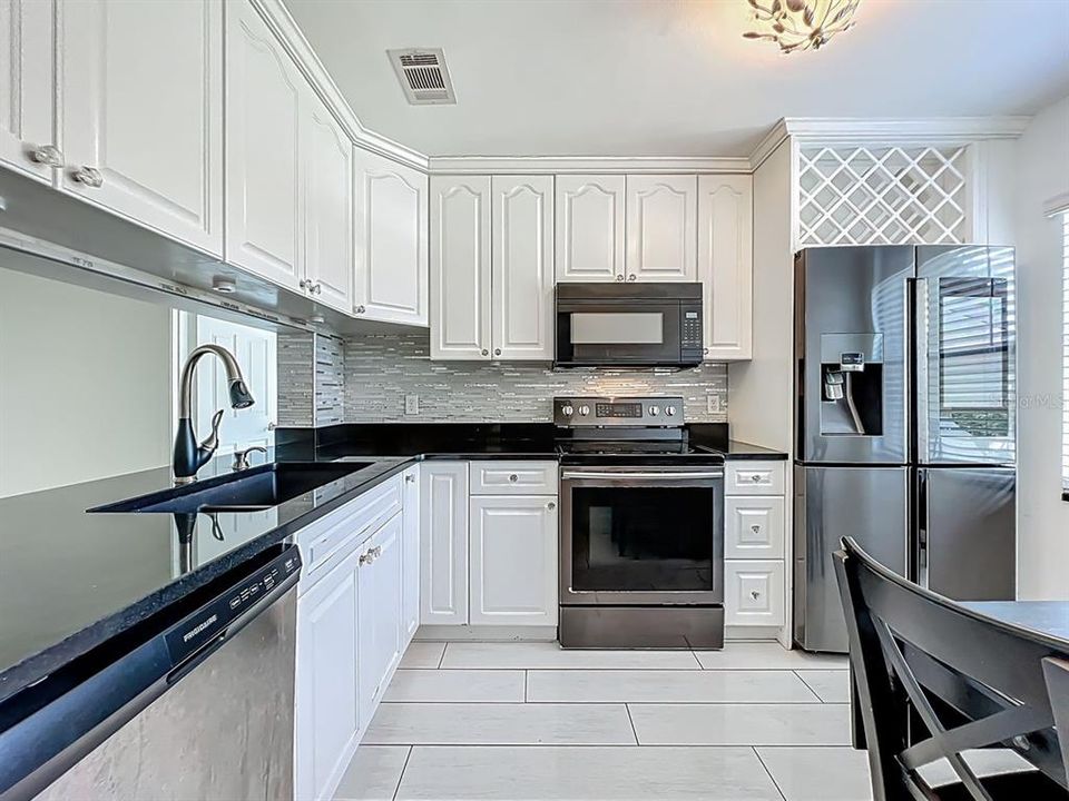 出租: $1,650 (2 贝兹, 2 浴室, 914 平方英尺)