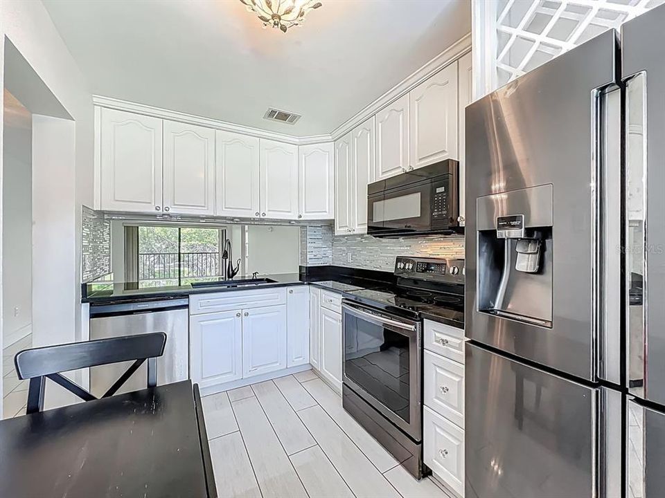 出租: $1,650 (2 贝兹, 2 浴室, 914 平方英尺)