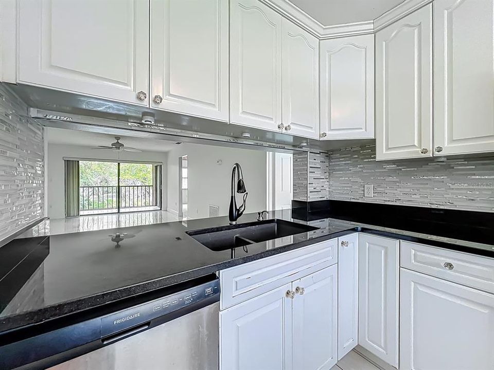 出租: $1,650 (2 贝兹, 2 浴室, 914 平方英尺)