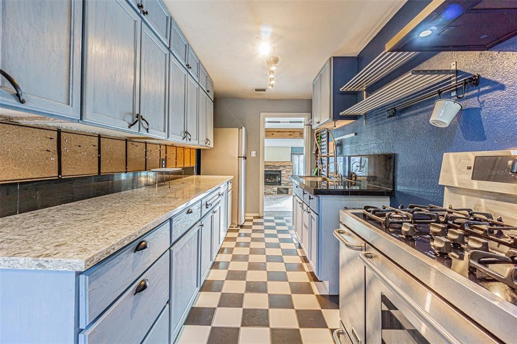 For Sale: $590,000 (4 beds, 3 baths, 2916 Square Feet)