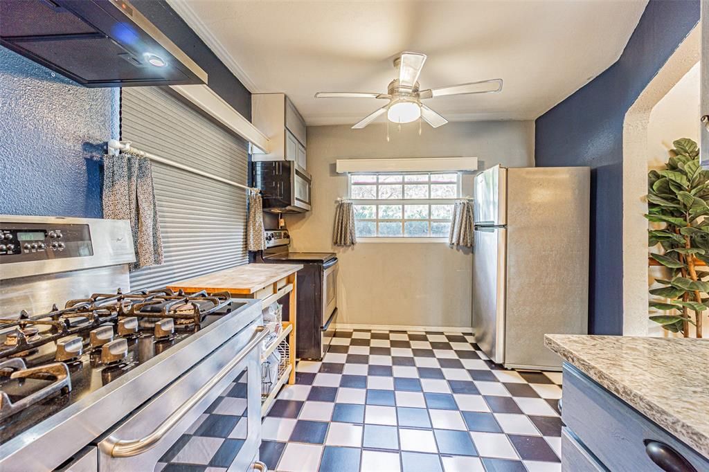 For Sale: $590,000 (4 beds, 3 baths, 2916 Square Feet)