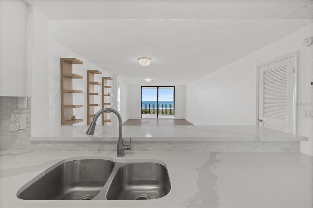 待售: $375,000 (1 贝兹, 1 浴室, 888 平方英尺)