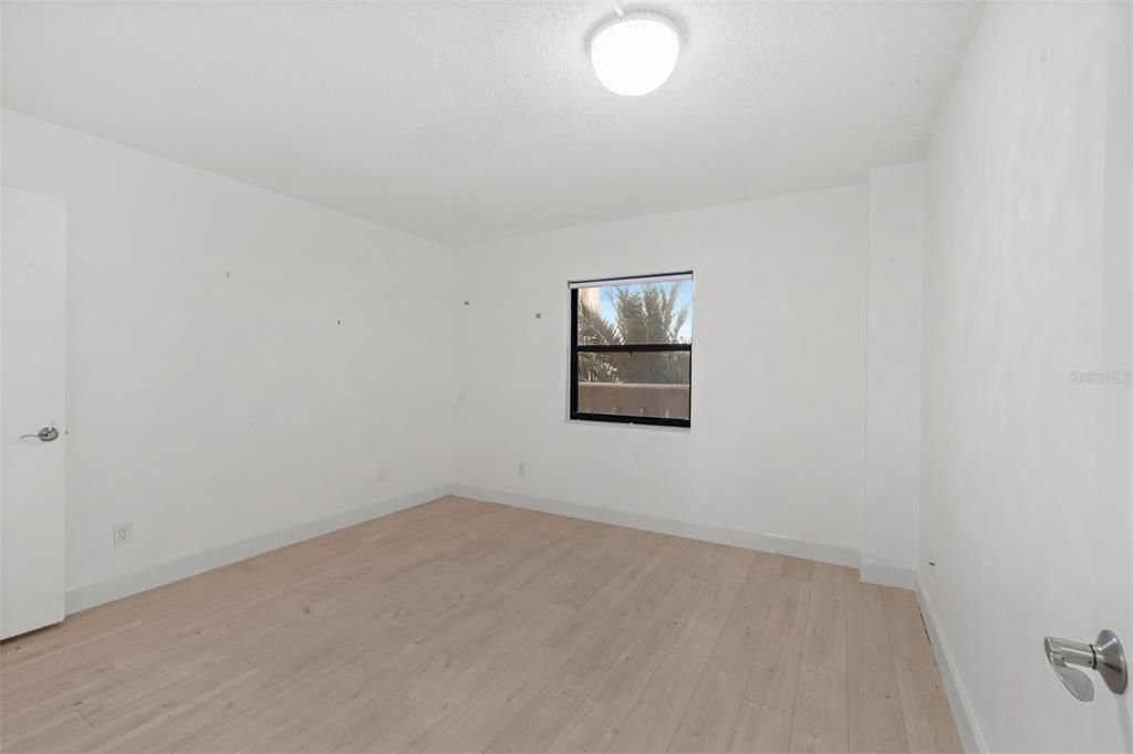 待售: $375,000 (1 贝兹, 1 浴室, 888 平方英尺)