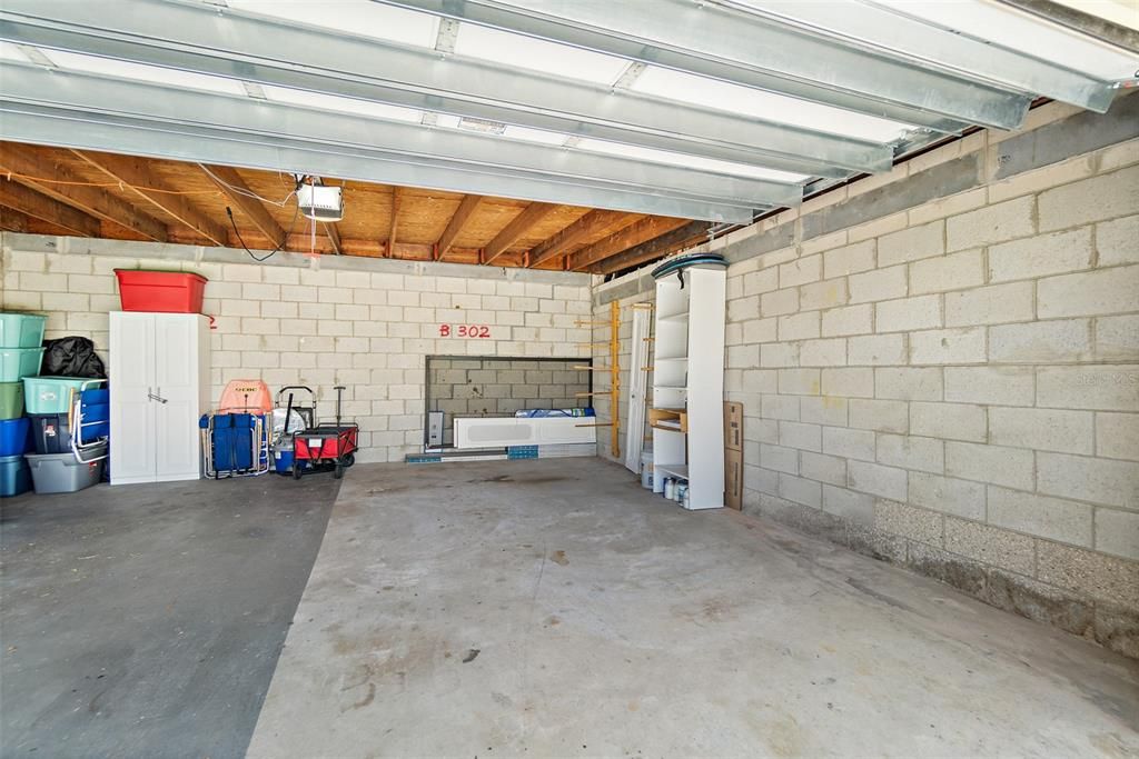 待售: $375,000 (1 贝兹, 1 浴室, 888 平方英尺)