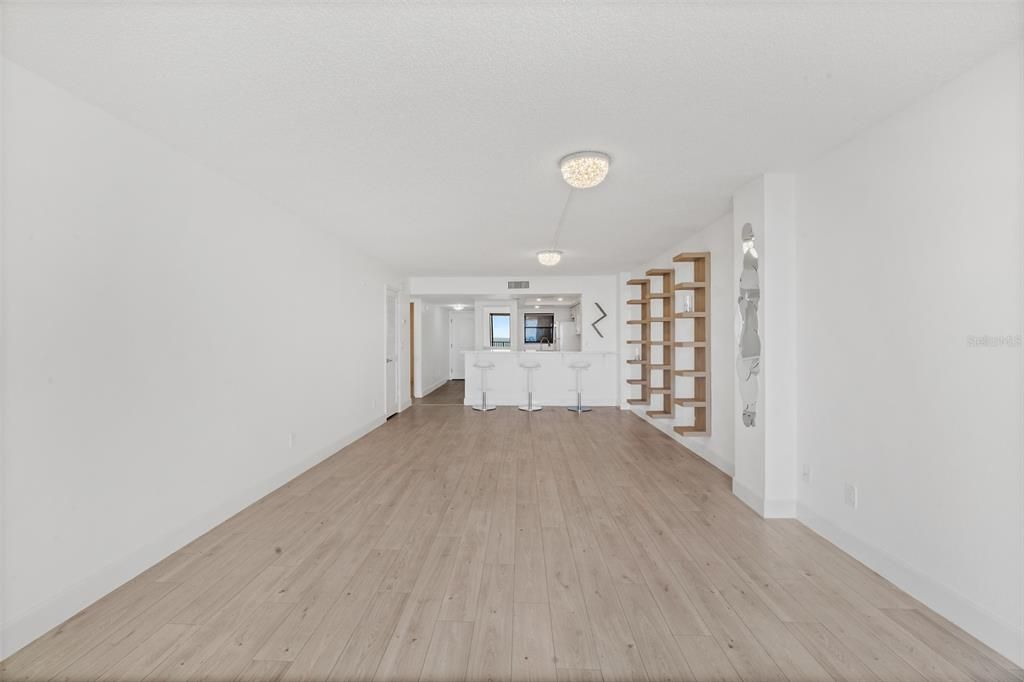 待售: $375,000 (1 贝兹, 1 浴室, 888 平方英尺)