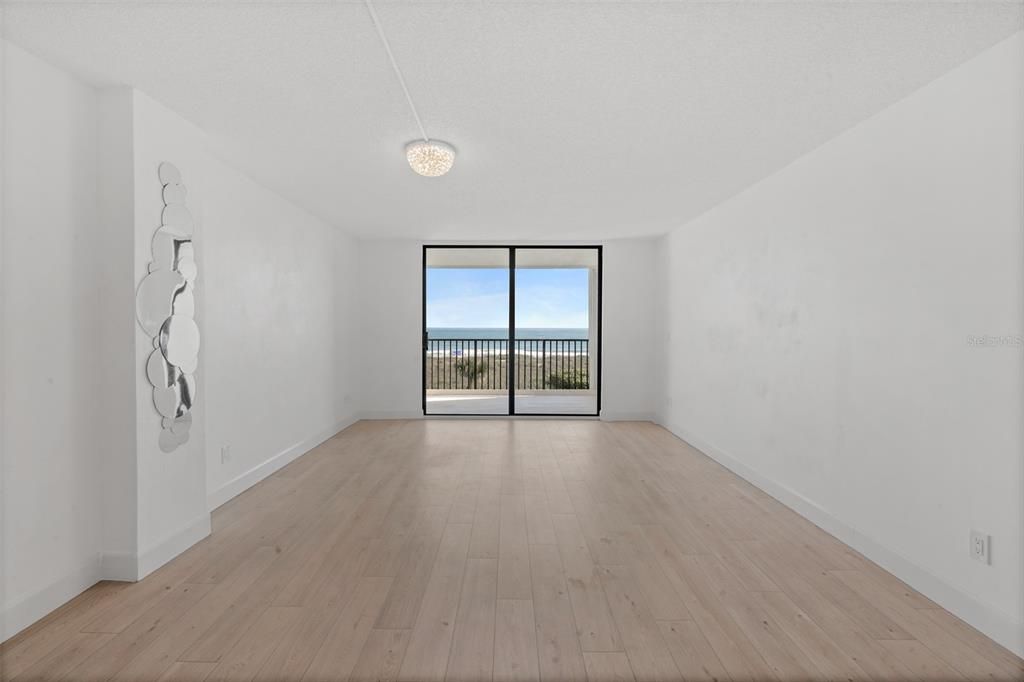 待售: $375,000 (1 贝兹, 1 浴室, 888 平方英尺)