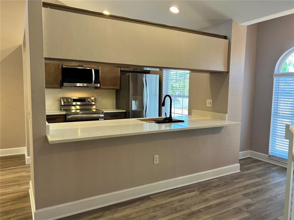 出租: $2,500 (3 贝兹, 2 浴室, 1604 平方英尺)