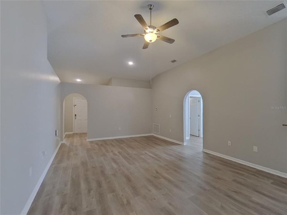 В аренду: $2,329 (4 спален, 2 ванн, 1855 Квадратных фут)