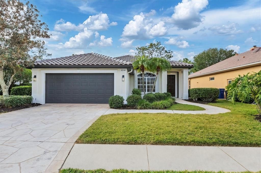 For Sale: $789,000 (3 beds, 2 baths, 1927 Square Feet)