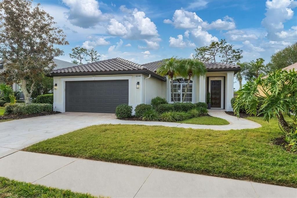 For Sale: $789,000 (3 beds, 2 baths, 1927 Square Feet)