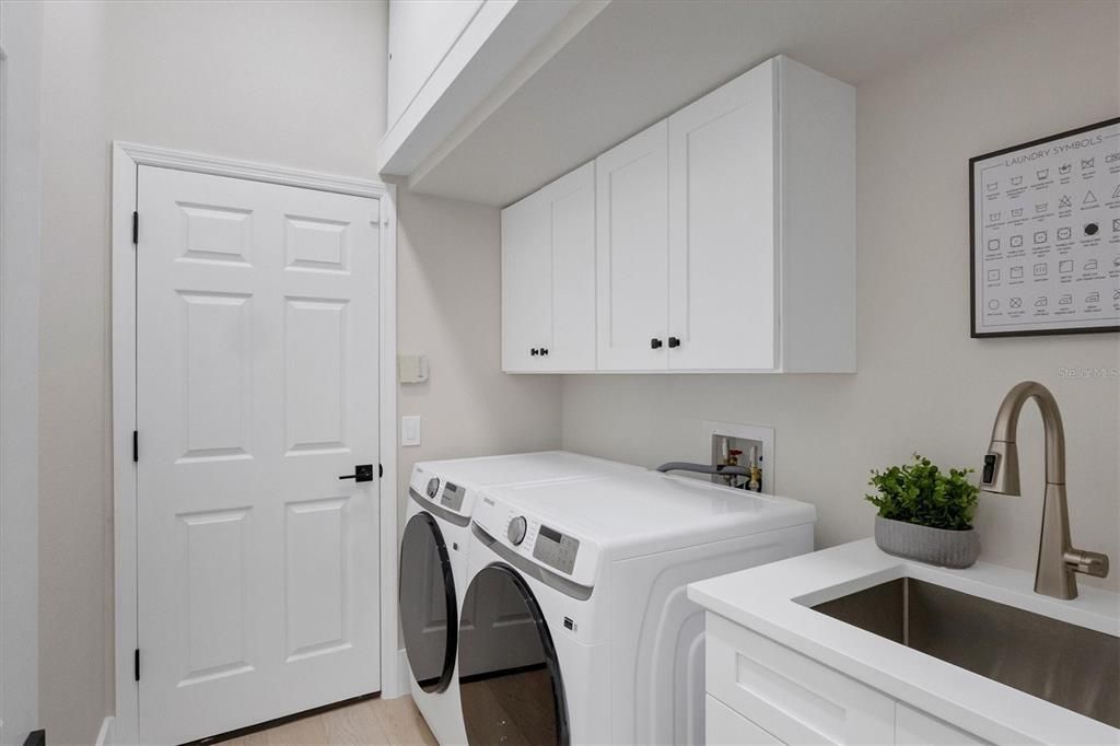 For Sale: $789,000 (3 beds, 2 baths, 1927 Square Feet)