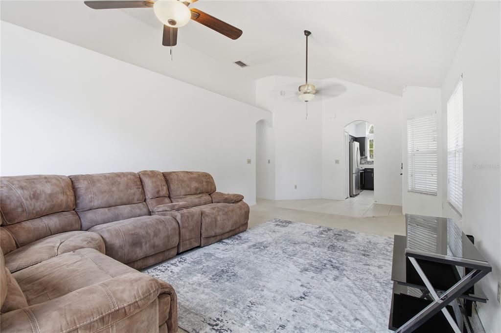 待售: $329,900 (3 贝兹, 2 浴室, 1257 平方英尺)