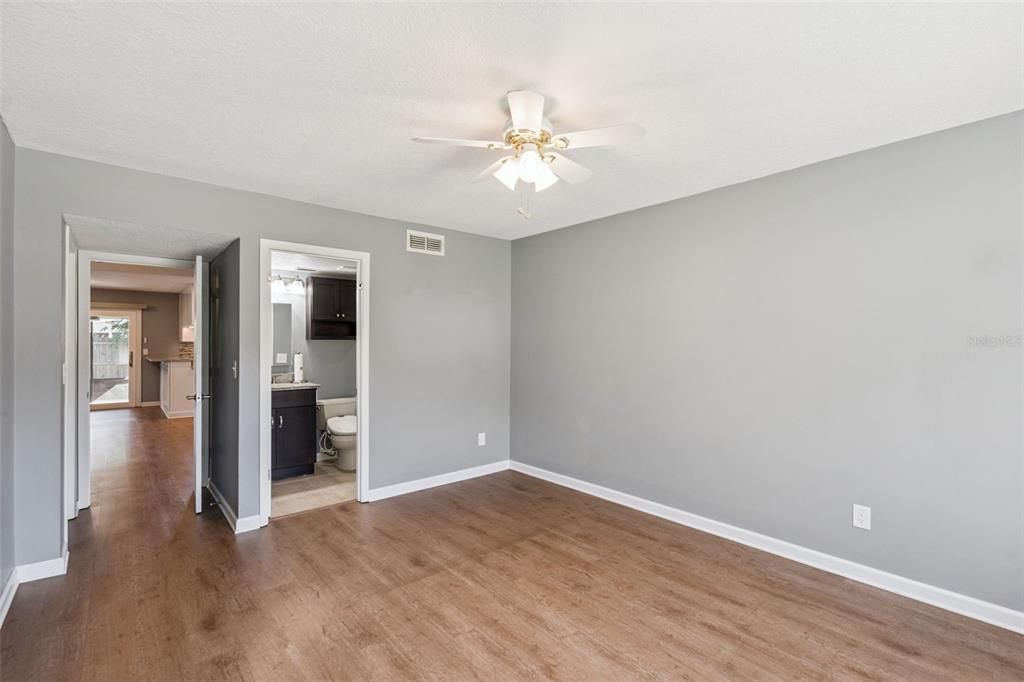 For Sale: $365,000 (3 beds, 2 baths, 1254 Square Feet)