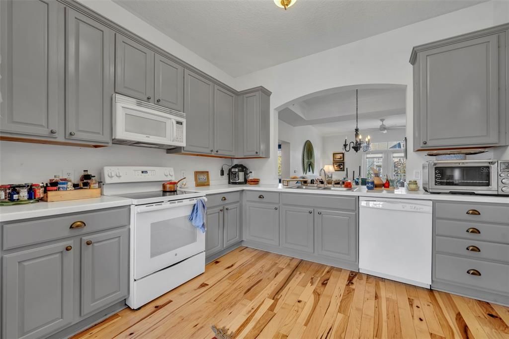 Active With Contract: $419,900 (3 beds, 2 baths, 1603 Square Feet)