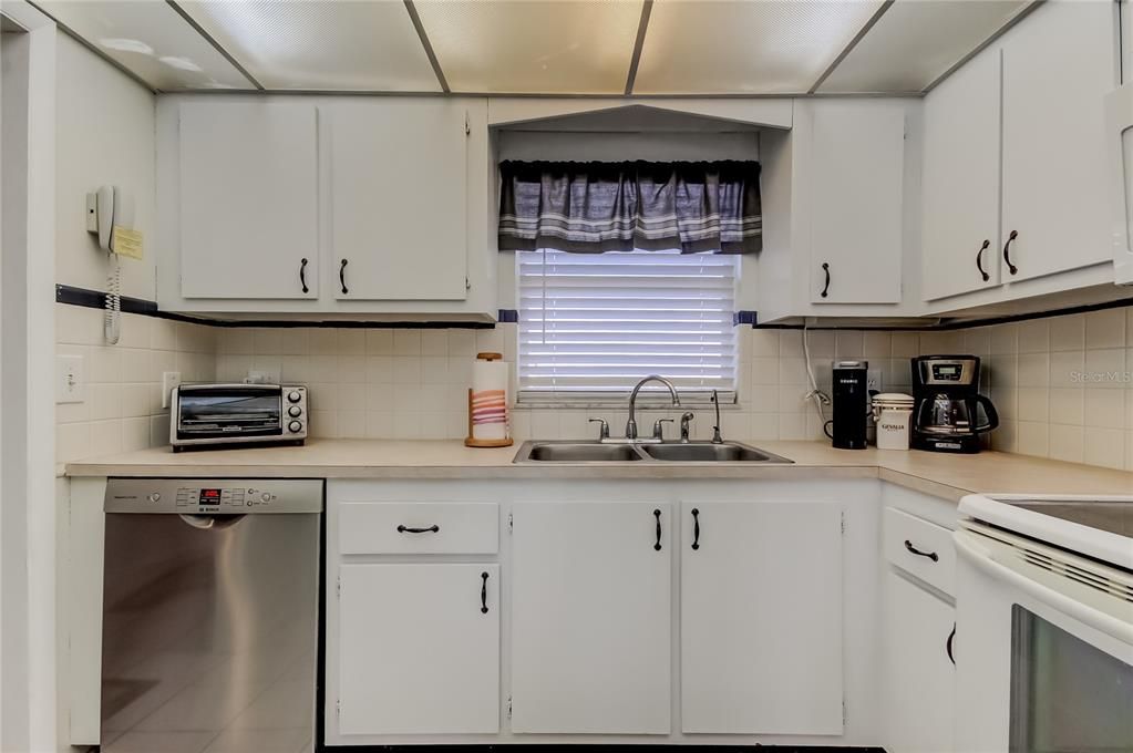 На продажу: $220,000 (2 спален, 2 ванн, 1050 Квадратных фут)