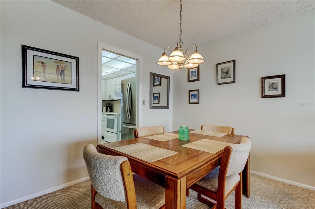 На продажу: $220,000 (2 спален, 2 ванн, 1050 Квадратных фут)