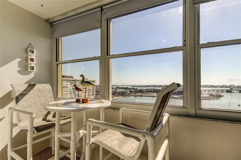 На продажу: $220,000 (2 спален, 2 ванн, 1050 Квадратных фут)