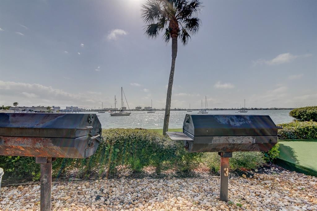 На продажу: $220,000 (2 спален, 2 ванн, 1050 Квадратных фут)