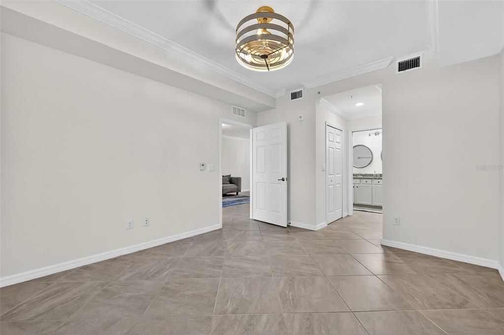 Active With Contract: $385,000 (2 beds, 2 baths, 1329 Square Feet)