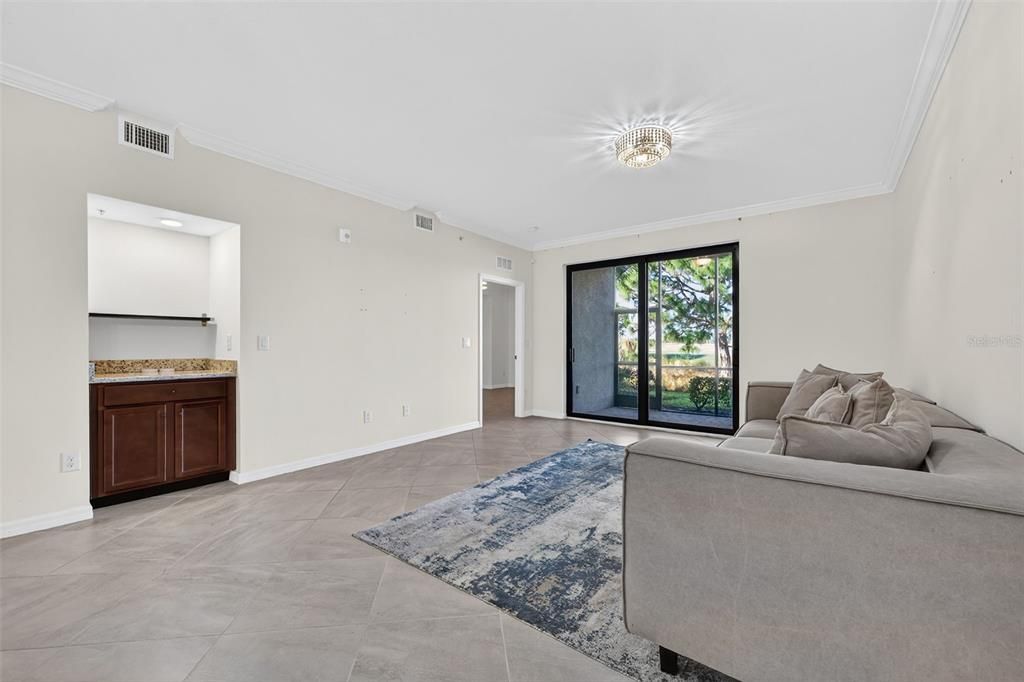 Active With Contract: $385,000 (2 beds, 2 baths, 1329 Square Feet)