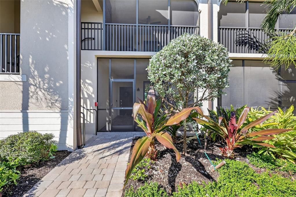 Active With Contract: $385,000 (2 beds, 2 baths, 1329 Square Feet)