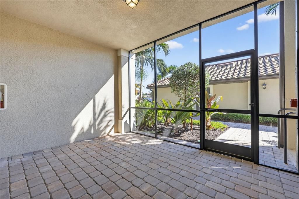 Active With Contract: $385,000 (2 beds, 2 baths, 1329 Square Feet)