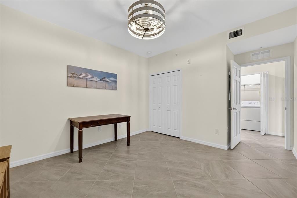 Active With Contract: $385,000 (2 beds, 2 baths, 1329 Square Feet)