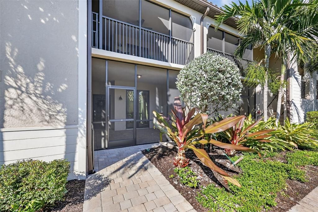 Active With Contract: $385,000 (2 beds, 2 baths, 1329 Square Feet)