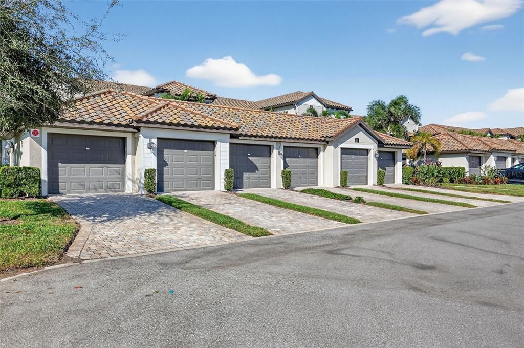 Active With Contract: $385,000 (2 beds, 2 baths, 1329 Square Feet)