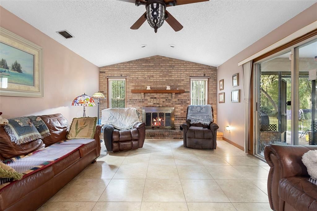 For Sale: $375,000 (3 beds, 2 baths, 2038 Square Feet)