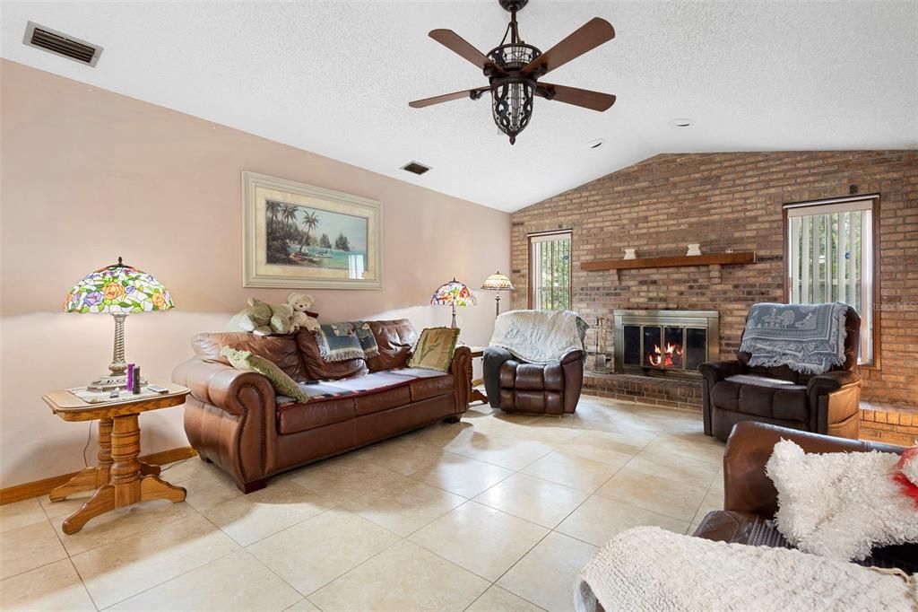 For Sale: $375,000 (3 beds, 2 baths, 2038 Square Feet)