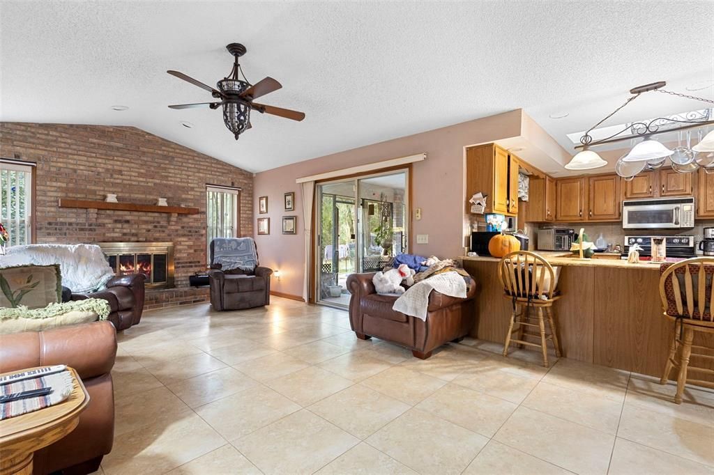 For Sale: $375,000 (3 beds, 2 baths, 2038 Square Feet)